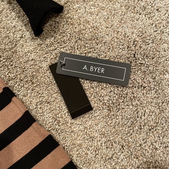 A byer Dress - Picture 4 of 5